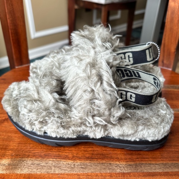 UGG Women's Fluff Sugar Burnt Olive Sandal - Picture 8 of 16